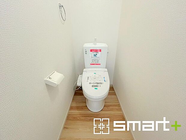 〜やはり便利なタンク式トイレ〜 ・最近はタンクレストイレもございますが、タンク式の場合は停電時もお水を流すことが可能。 ・故障時なども比較的費用が安くなるなど、メリットが多くなります。 