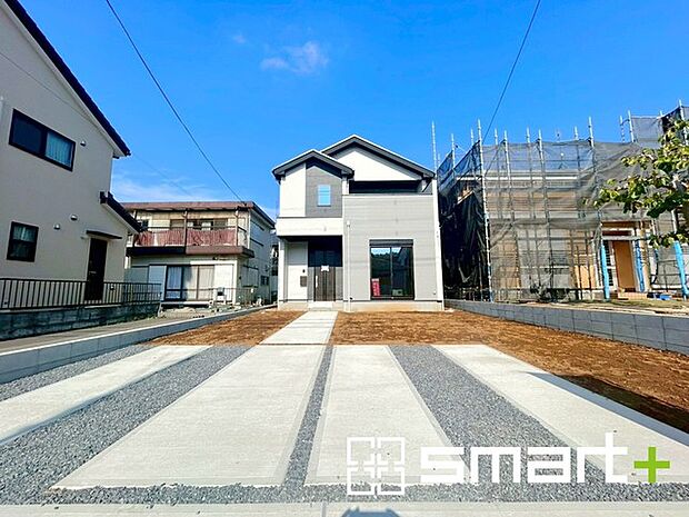 〜駐車場は2台分ご用意〜 ・駐車場は2台分ございますので、車通勤の方や複数台お持ちの方にもお勧めのお住まいです。 ・カーポートなどのオプションもお気軽にご相談くださいませ。 