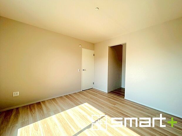 〜ウォークインクローゼットのあるお部屋〜 ・人気のウォークインクローゼットをご用意。季節物や趣味の道具などもスッキリと収納が可能です。 ・最近流行りの収納術などもぜひご活用くださいませ。 