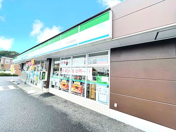 ファミリーマート牛久上柏田店(1700m)
