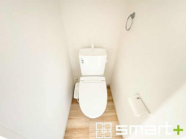 〜やはり便利なタンク式トイレ〜 ・最近はタンクレストイレもございますが、タンク式の場合は停電時もお水を流すことが可能。 ・故障時なども比較的費用が安くなるなど、メリットが多くなります。 