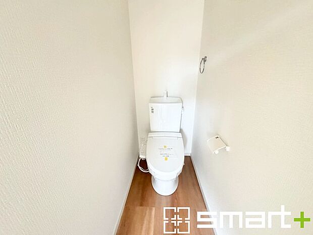 〜やはり便利なタンク式トイレ〜 ・最近はタンクレストイレもございますが、タンク式の場合は停電時もお水を流すことが可能。 ・故障時なども比較的費用が安くなるなど、メリットが多くなります。 