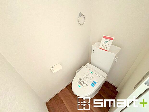 ~やはり便利なタンク式トイレ~ ・最近はタンクレストイレもございますが、タンク式の場合は停電時もお水を流すことが可能。 ・故障時なども比較的費用が安くなるなど、メリットが多くなります。