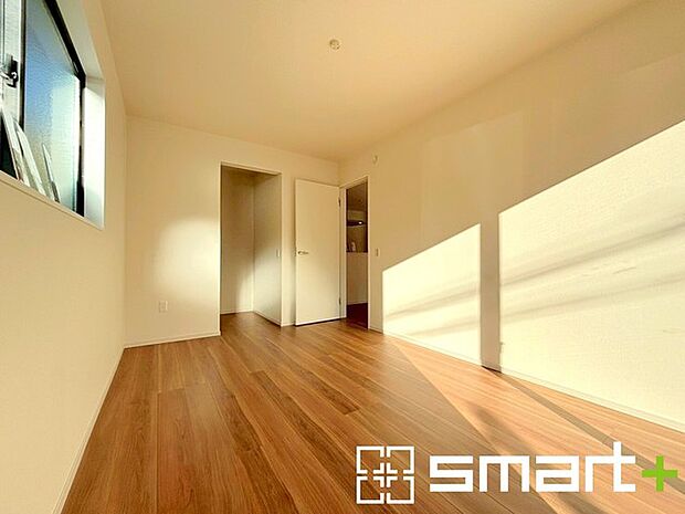 ~ウォークインクローゼットのあるお部屋~ ・人気のウォークインクローゼットをご用意。季節物や趣味の道具などもスッキリと収納が可能です。 ・最近流行りの収納術などもぜひご活用くださいませ。