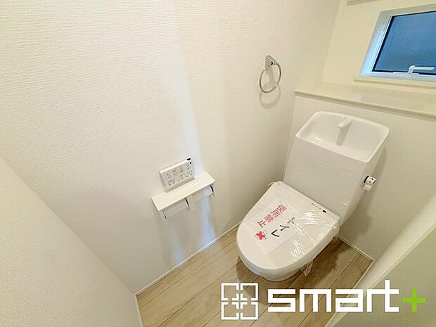 〜やはり便利なタンク式トイレ〜 ・最近はタンクレストイレもございますが、タンク式の場合は停電時もお水を流すことが可能。 ・故障時なども比較的費用が安くなるなど、メリットが多くなります。