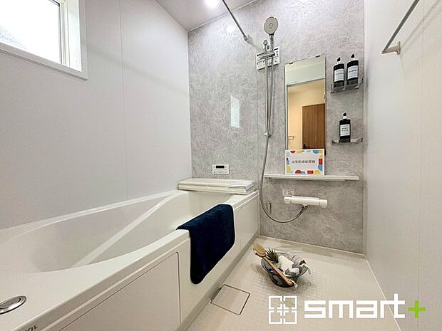 ~浴室乾燥機付きの浴室~ ・浴室には乾燥機が付いているので雨の日でも洗濯物を干すことが可能です。 ・水はけの良い床材など機能面も充実。マイクロバルなどオプションもご相談くださいませ。