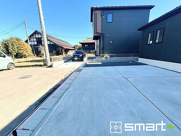 ~駐車場は2台分ご用意~ ・駐車場は2台分ございますので、車通勤の方や複数台お持ちの方にもお勧めのお住まいです。 ・カーポートなどのオプションもお気軽にご相談くださいませ。