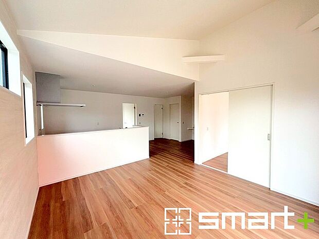 〜家具の配置がしやすい間取〜 ・ＬＤＫはリビングとダイニングの境目が分かりやすくなっており、家具の配置がしやすい造り。 ・どんなインテリアにするか考えるだけでも楽しくなりますね。 