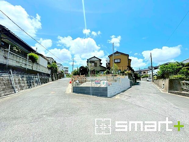 〜開放感ある角地のお住まい〜 ・2方向が空く事で開放感のある角地に位置しております。 ・窮屈な感じが無く、ゆったりと暮らせるこの魅力をぜひ現地でご体感くださいませ。