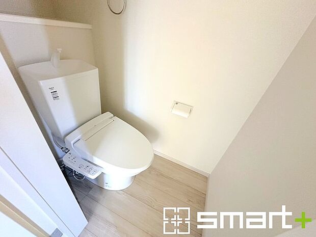 〜やはり便利なタンク式トイレ〜 ・最近はタンクレストイレもございますが、タンク式の場合は停電時もお水を流すことが可能。 ・故障時なども比較的費用が安くなるなど、メリットが多くなります。 