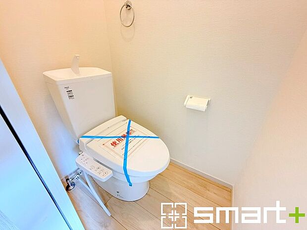 〜やはり便利なタンク式トイレ〜 ・最近はタンクレストイレもございますが、タンク式の場合は停電時もお水を流すことが可能。 ・故障時なども比較的費用が安くなるなど、メリットが多くなります。 