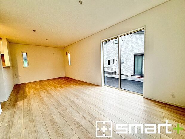 〜余裕の空間が広がるLDK〜 ・14.6帖あるLDKはご家族団らんのお時間を余裕の広さで演出してくれます。 ・ご内覧の際は家具の配置などもイメージしながらご覧くださいませ。