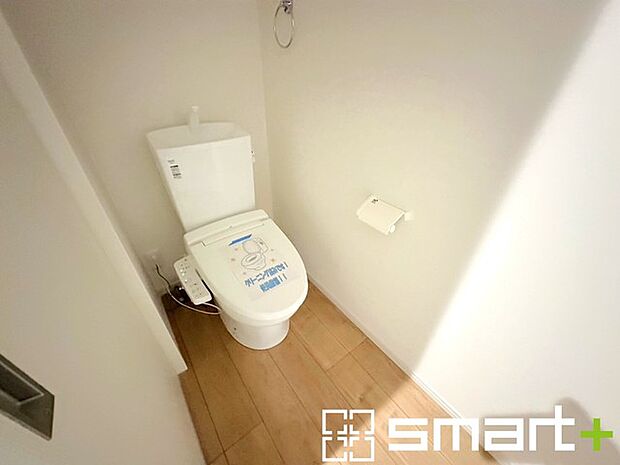 〜やはり便利なタンク式トイレ〜 ・最近はタンクレストイレもございますが、タンク式の場合は停電時もお水を流すことが可能。 ・故障時なども比較的費用が安くなるなど、メリットが多くなります。