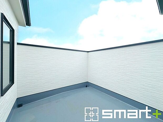 〜奥行きのあるバルコニーを採用〜 ・お客様から意外にご要望が多い「バルコニーの奥行き」。 ・奥行きのあるバルコニーを採用しておりますので、洗濯物も干しやすい造りです。