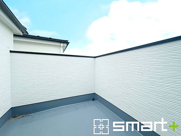 〜奥行きのあるバルコニーを採用〜 ・お客様から意外にご要望が多い「バルコニーの奥行き」。 ・奥行きのあるバルコニーを採用しておりますので、洗濯物も干しやすい造りです。