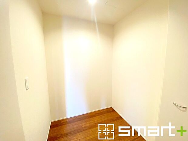 〜ちょっとした空間も有効活用〜 ・廊下も無駄にせずしっかりと収納をご用意。ちょっとしたスペースも無駄にしません。 ・掃除機など意外と置場に困る物もしっかりと収納可能です。