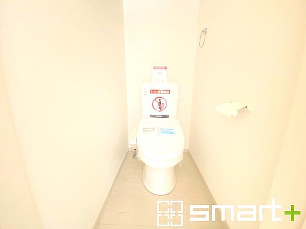 〜やはり便利なタンク式トイレ〜 ・最近はタンクレストイレもございますが、タンク式の場合は停電時もお水を流すことが可能。 ・故障時なども比較的費用が安くなるなど、メリットが多くなります。