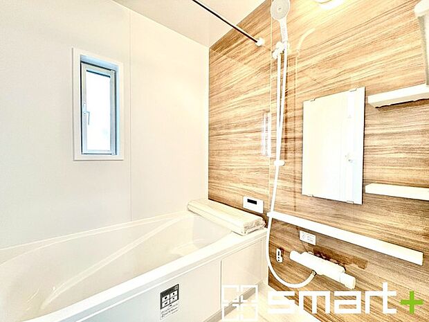 〜浴室乾燥機付きの浴室〜 ・浴室には乾燥機が付いているので雨の日でも洗濯物を干すことが可能です。 ・水はけの良い床材など機能面も充実。マイクロバルなどオプションもご相談くださいませ。