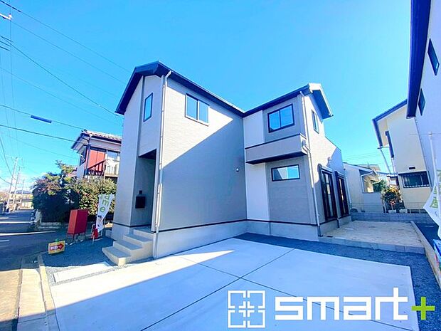 〜ゆとりあるカースペース2台分〜 ・セカンドカーや来客時にも困らないカースペース2台分は並列駐車可能でお車の出し入れもラクラク。 ・カーポートなどのオプションもお気軽にご相談くださいませ。