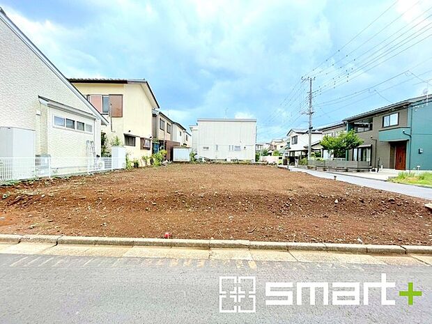 〜ベタ基礎でしっかりとした土台〜 ・コンクリートの中に鉄筋を配し強度を高めた「ベタ基礎」を採用。 ・しっかりとした土台を造ったうえで、その上に建物が築造されていきます。