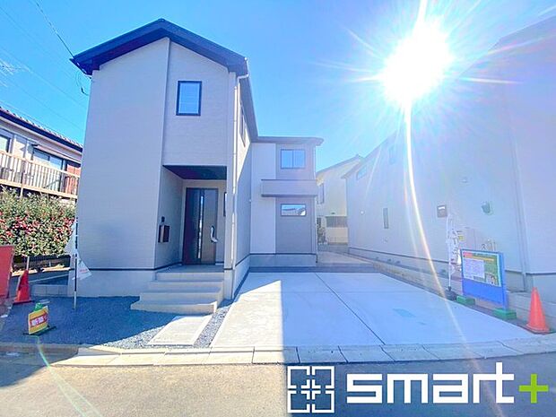 ~優しい色味の外観~ ・環境にも馴染みやすく、汚れもあまり目立たない淡いベージュとホワイトのツートンカラーで落ち着いた印象に。 ・ナチュラルな色調が優しい印象を与えてくれます。