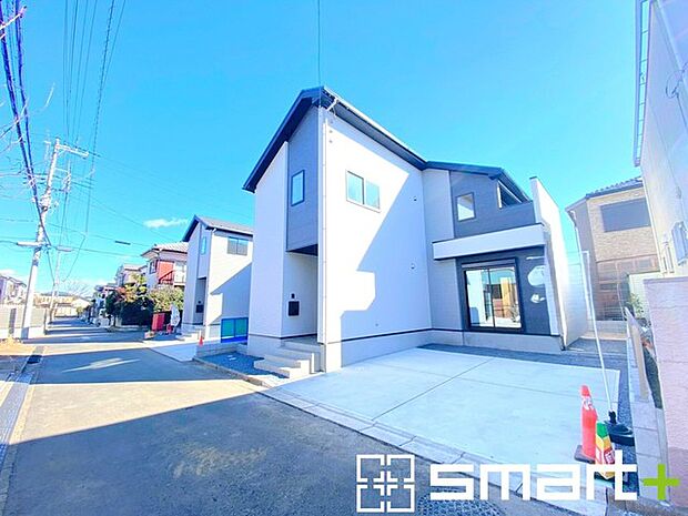 ～閑静な住宅街の立地～ ・周辺は閑静な住宅街となっておりますので、静かな暮らしをご実現いただけます。 ・前面道路の交通量も多くないので、小さなお子様がいるご家庭でもご安心ですね。 