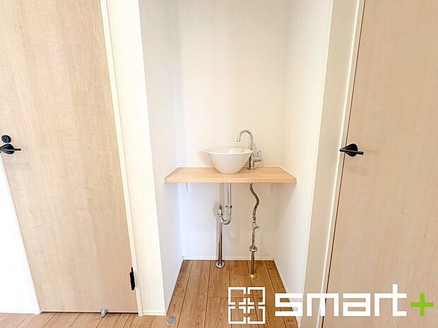 〜2階にも洗面スペース〜 ・便利な洗面スペースが2階にもあるのは嬉しいですね。 ・手洗いうがいはもちろん、お掃除などにも便利です。