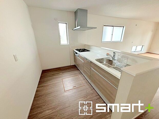 〜食器洗浄機を標準装備〜 ・キッチンにはビルトインタイプの食器洗浄機を標準装備。 ・家事にかける時間を削減でき、「自分時間」を増やすことができる嬉しいアイテムです。 