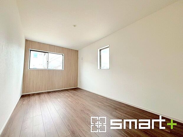 〜2面採光の明るいお部屋〜 ・洋室は2面採光とする事で穏やかな陽の入る明るい空間となっております。 ・くつろぎのプライベート時間を明るい空間で穏やかにお過ごしいただけます。 