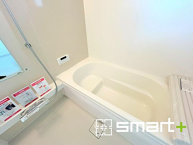 〜浴室乾燥機付きの浴室〜 ・浴室には乾燥機が付いているので雨の日でも洗濯物を干すことが可能です。 ・水はけの良い床材など機能面も充実。マイクロバルなどオプションもご相談くださいませ。 