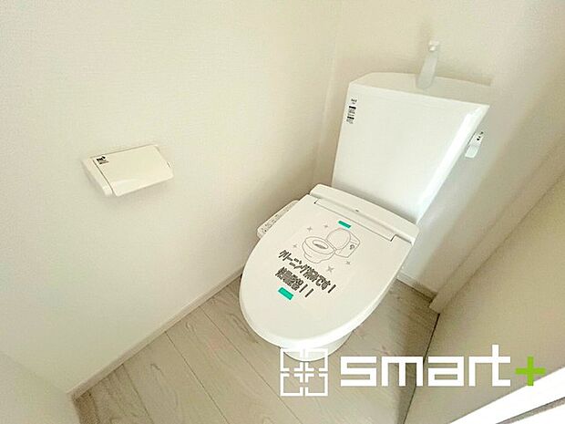 〜やはり便利なタンク式トイレ〜 ・最近はタンクレストイレもございますが、タンク式の場合は停電時もお水を流すことが可能。 ・故障時なども比較的費用が安くなるなど、メリットが多くなります。 