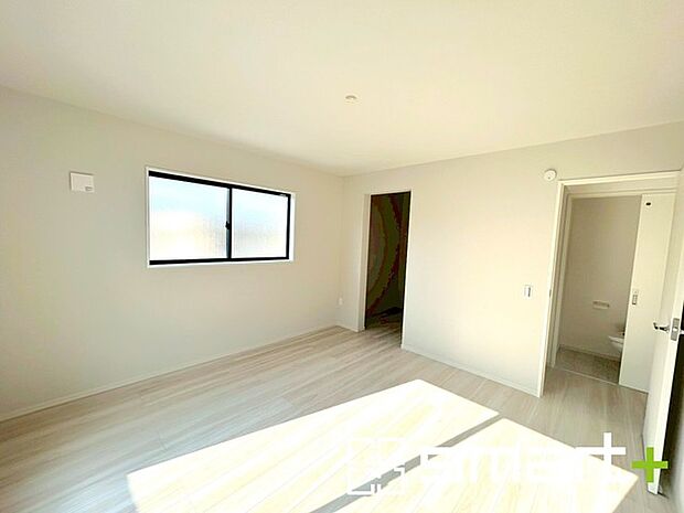 〜ウォークインクローゼットのあるお部屋〜 ・人気のウォークインクローゼットをご用意。季節物や趣味の道具などもスッキリと収納が可能です。 ・最近流行りの収納術などもぜひご活用くださいませ。 