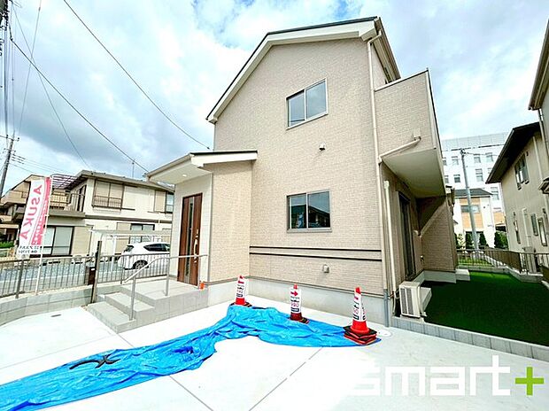 〜カースペース2台分〜 ・セカンドカーや来客時にも困らないカースペース2台分。物置や駐輪スペースなどにも利用できますね。 ・カーポートなどのオプションもお気軽にご相談くださいませ。 