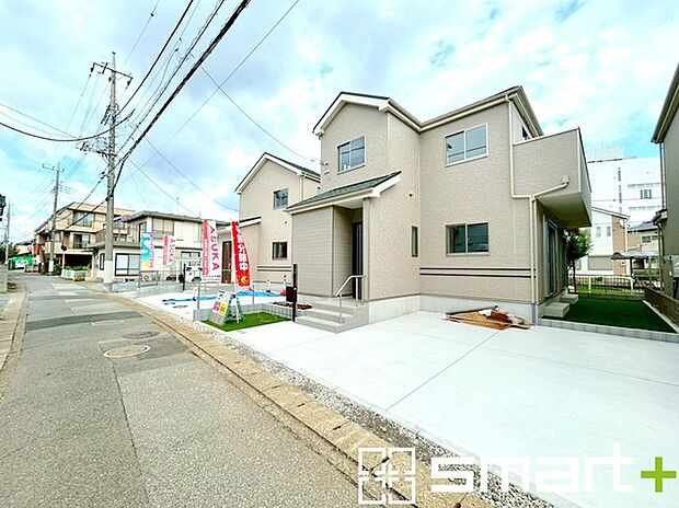 〜カースペース2台分〜 ・セカンドカーや来客時にも困らないカースペース2台分。物置や駐輪スペースなどにも利用できますね。 ・カーポートなどのオプションもお気軽にご相談くださいませ。