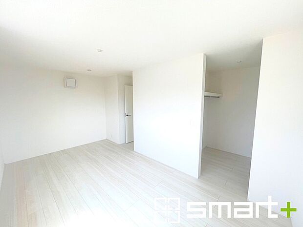 〜ウォークインクローゼットのあるお部屋〜 ・人気のウォークインクローゼットをご用意。季節物や趣味の道具などもスッキリと収納が可能です。 ・最近流行りの収納術などもぜひご活用くださいませ。