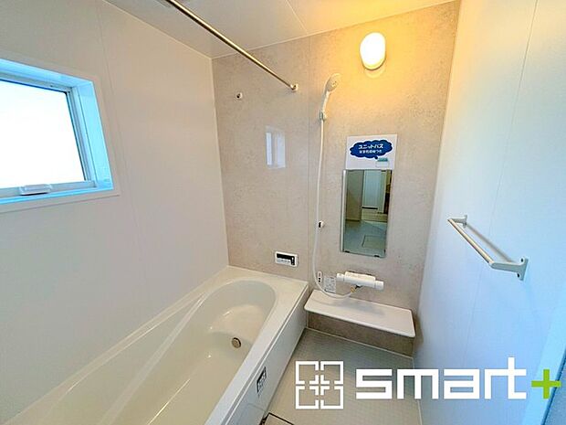 〜浴室乾燥機付きの浴室〜 ・浴室には乾燥機が付いているので雨の日でも洗濯物を干すことが可能です。 ・水はけの良い床材など機能面も充実。マイクロバルなどオプションもご相談くださいませ。 