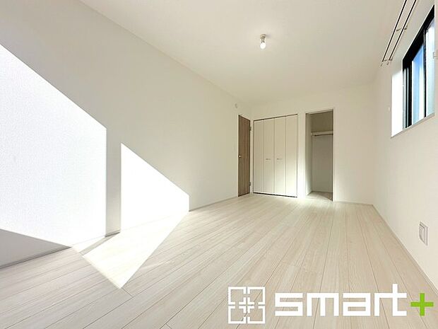 〜ウォークインクローゼットのあるお部屋〜 ・人気のウォークインクローゼットをご用意。季節物や趣味の道具などもスッキリと収納が可能です。 ・最近流行りの収納術などもぜひご活用くださいませ。 