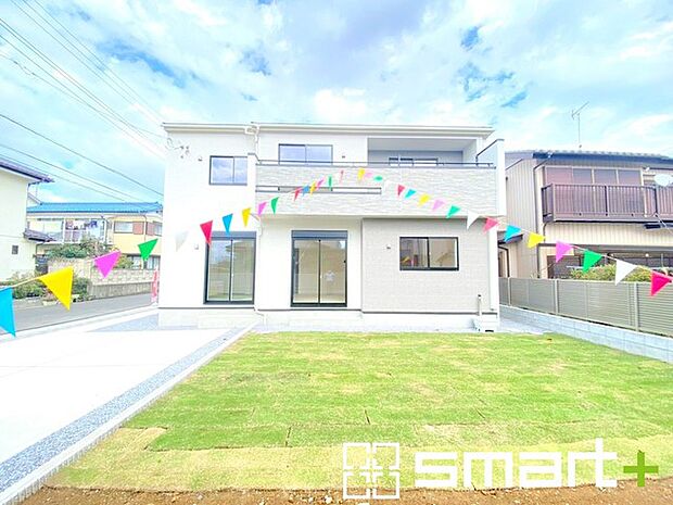 〜広いお庭付き〜 ・爽やかな緑の広がる芝生のお庭は魅力の一つです。 ・お子様やペットも安心して遊べますね。