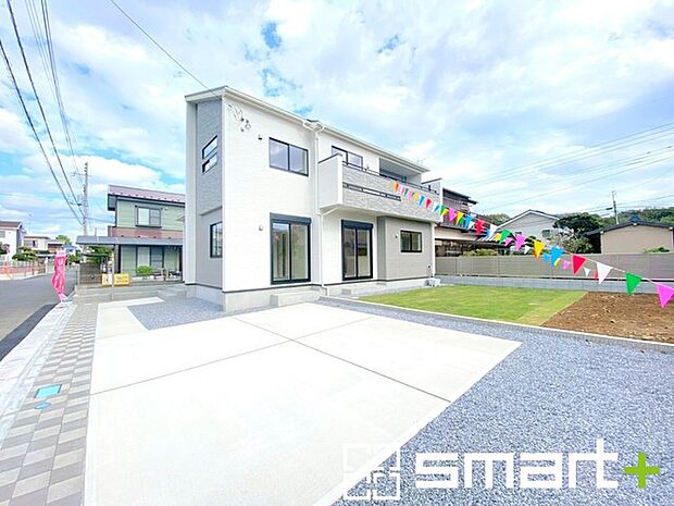 〜カースペース2台分〜 ・セカンドカーや来客時にも困らないカースペース2台分。物置や駐輪スペースなどにも利用できますね。 ・カーポートなどのオプションもお気軽にご相談くださいませ。