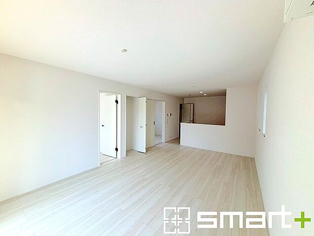 〜リビング収納のあるプラン〜 ・意外と少ないリビング収納をしっかりとご用意。 ・掃除機や買い溜めしたティッシュ、トイレットペーパーなど様々なものが収納可能です。 