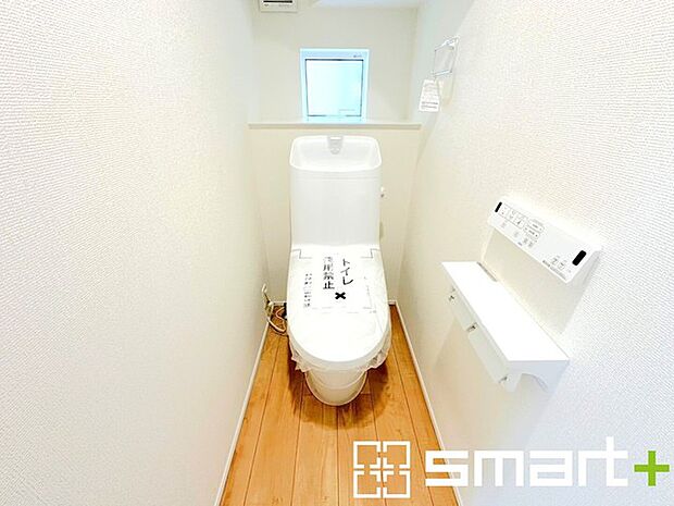 〜やはり便利なタンク式トイレ〜 ・最近はタンクレストイレもございますが、タンク式の場合は停電時もお水を流すことが可能。 ・故障時なども比較的費用が安くなるなど、メリットが多くなります。 