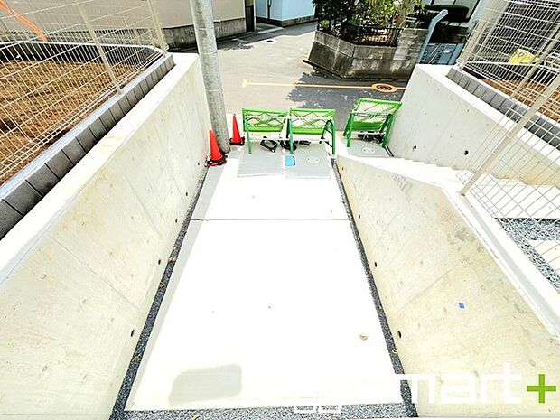 〜駐車場ももちろんございます〜 ・駐車場もありますので、お車をご利用される方にもお勧めのお住まいです。 ・カーポートなどのオプションもお気軽にご相談くださいませ。 