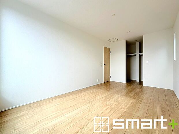 〜ウォークインクローゼットのあるお部屋〜 ・人気のウォークインクローゼットをご用意。季節物や趣味の道具などもスッキリと収納が可能です。 ・最近流行りの収納術などもぜひご活用くださいませ。 