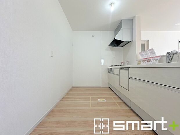 〜食器洗浄機を標準装備〜 ・キッチンにはビルトインタイプの食器洗浄機を標準装備。 ・家事にかける時間を削減でき、「自分時間」を増やすことができる嬉しいアイテムです。 