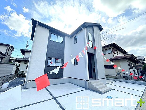 〜シックな色彩の外観を採用〜 ・外壁に濃い色を採用する事でモダンな印象のシックな外観となっております。 ・高級感も出るので毎日家に帰るのが誇らしくなります。ぜひ現地でご確認くださいませ。  