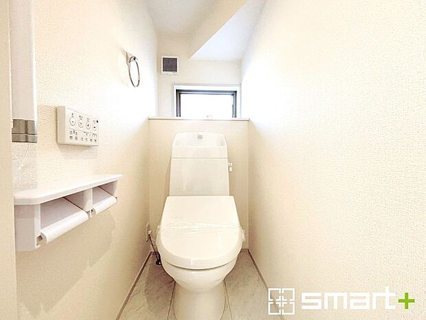 〜やはり便利なタンク式トイレ〜 ・最近はタンクレストイレもございますが、タンク式の場合は停電時もお水を流すことが可能。 ・故障時なども比較的費用が安くなるなど、メリットが多くなります。