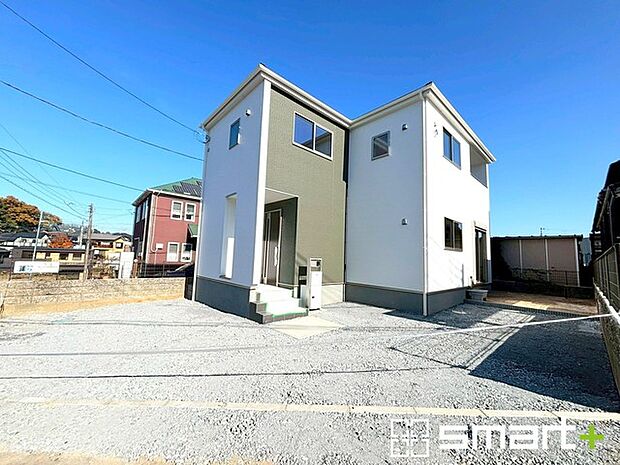 ~駐車場は2台分ご用意~ ・駐車場は2台分ございますので、車通勤の方や複数台お持ちの方にもお勧めのお住まいです。 ・カーポートなどのオプションもお気軽にご相談くださいませ。