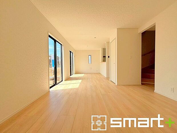 〜余裕の空間が広がるLDK〜 ・21帖あるLDKはご家族団らんのお時間を余裕の広さで演出してくれます。 ・ご内覧の際は家具の配置などもイメージしながらご覧くださいませ。