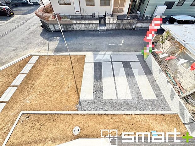 ~お庭もある余裕の敷地~ ・広々した敷地にはお庭もご用意。お庭があるだけで余裕を感じますね。 ・防草シートや人工芝の敷設などのオプションもお気軽にご相談くださいませ。