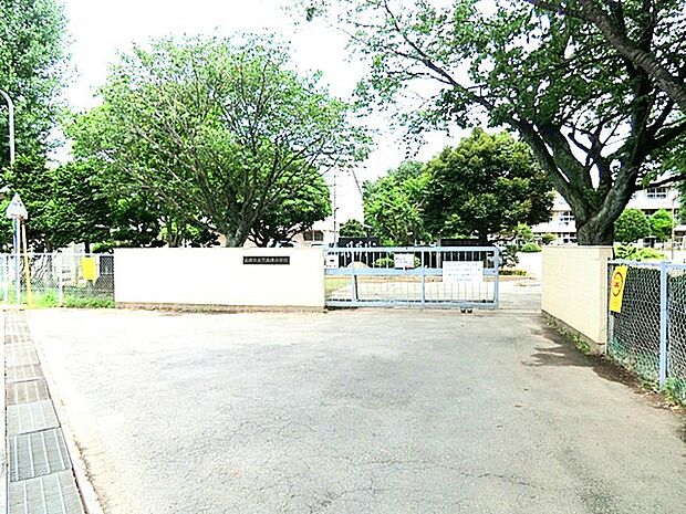 下高津小学校(1900m)